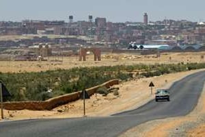 La route menant à Laâyoune, la capitale du Sahara occidental.