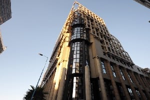 Le siège d’Attijariwafa Bank à Casablanca. L’offre de 7,8 millions d’euros proposée par le marocain a été jugée insuffisante par les autorités togolaises. © Hassan Ouazzani/JA