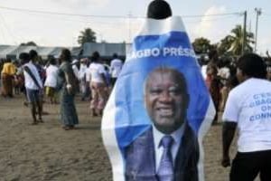 Manifestation de partisans pro-Gbagbo, le 30 octobre 2011 à Abidjan. © Sia KambouAFP/Archives