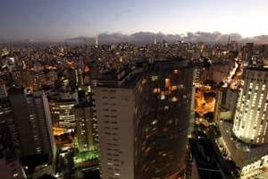 Coucher de soleil sur l’immense mégalopole de São Paulo. © Reuters
