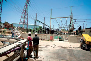 Centrale électrique de la Senelec dans une zone industrielle de Dakar. © Sylvain Cherkaoui/JA