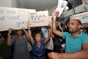 Manifestation de journalistes de « Assabah » au siège de leur quotidien, à Tunis, le 2 octobre. © AFP/Archives/Fethi Belaid