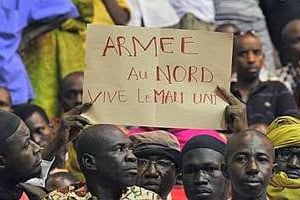 Manifestation en faveur de l’unité du Mali en avril 2012. © AFP