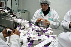 Une unité de production d’Adwya, en Tunisie. Les marchés maghrébins connaissent une croissance de plus de 10 % par an. © Ons Abid/JA