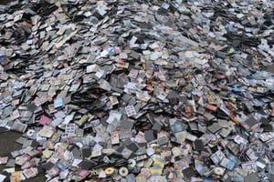 Algérie: destruction de plus d’un million de CD et DVD piratés © AFP
