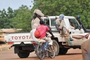 Des islamistes armés à Gao, dans le nord du Mali. © AFP