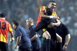 Le défenseur de l’Espérance Tunis Mohamed Ben Mansour fête son but inscrit en demi-finale de la L © AFP