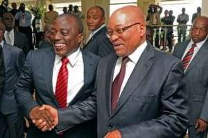 Le président sud-africain J. Zuma (à dr.), en compagnie de son homologue congolais, J. Kabila. © DRC Government/AFP