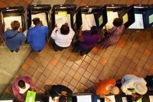 Des électeurs américains votent par anticipation à Miami le 27 octobre 2012. © AFP