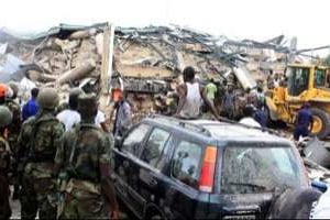 Un centre commercial s’est effondré à Accra, le 7 novembre 2012. © AFP