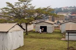 Une zone de quarantaine de l’hôpital Mulago de Kampala. © Michele Sibiloni/AFP