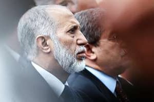 Abdelaziz Belkhadem, secrétaire général du FLN, et Ahmed Ouyahia, du RND. © AFP