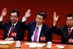 Xi Jinping (au centre) pendant la cérémonie de clôture du 18e congrès du PCC. © SIPA