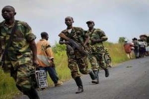 Des rebelles du M23, lors des combats aux abords de Saké. © AFP