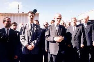 Bachar al-Assad avec son père, Hafez, en décembre 1994 à Damas. © AAR/Sipa