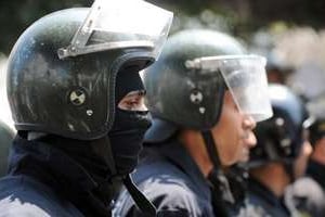 À Siliana, les policiers ont fait usage de balles d’une matière non identifiée. © Fethi Belaid/AFP
