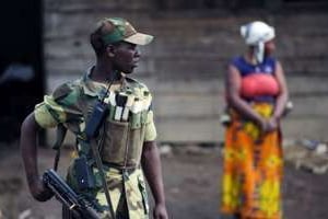 Un rebelle du M23 à Mushaki, le 29 novembre 2012 en RDC. © AFP