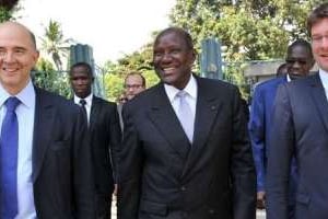 Pierre Moscovici, Daniel Kablan Duncan et Pascal Canfin, le 1er décembre à Abidjan. © AFP