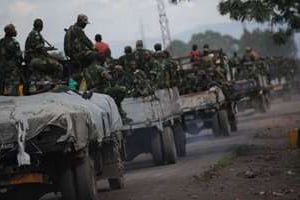 Des troupes des FARDC en route vers Goma, le 3 décembre 2012. © AFP/Phil Moore