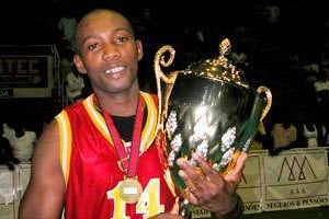 Le joueur vedette du basket angolais prend sa retraite en cette fin d’année 2012. © DR