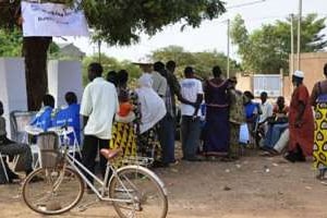 Lors du scrutin, le 2 décembre 2012 à Ouagadougou. © Ahmed Ouoba/AFP