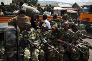 Des rebelles du M23 se retirent de Goma, le 1er décembre 2012. © Phil Moore/AFP