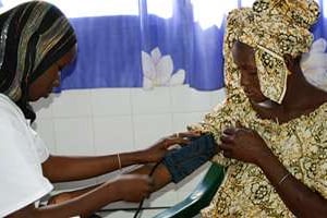 Dans un centre de santé, en 2008 au Sénégal. © Marie-Agnes Heine/OMS