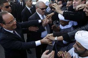 François Hollande à son arrivée en Algérie, le 19 décembre. © Reuters