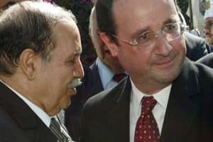 François Hollande et Abdelaziz Bouteflika, en 2006, à Alger. © Fayez Nureldine/AFP