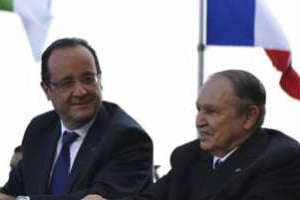 François Hollande et Abdelaziz Bouteflika, le 19 décembre, à Alger. © Sipa