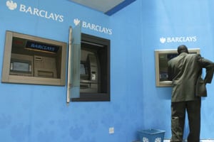 Distributeur de billets à Nairobi. Barclays est la quatrième banque du Kenya. © Noor Khamis/Reuters