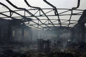Le marché Adawlato de Lomé ravagé par un incendie, le 12 janvier 2013. © AFP