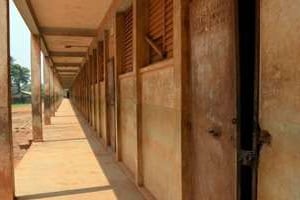 Une école fermée et désertée, le 11 janvier 2013 à Bangui. © AFP