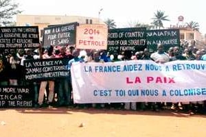 Manifestation devant l’ambassade de France à Bangui, le 26 décembre 2012. © Sipa