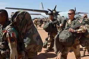 Des militaires français débarquent au Mali. © AFP