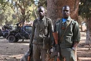 Des soldats maliens à Niono, le 19 janvier 2013. © AFP