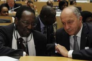 Dioncounda Traore (g) et Laurent Fabius, le 29 janvier à Addis Abeba. © Simon Maina/AFP