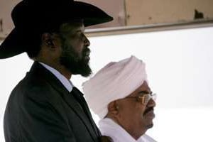 Salva Kiir et Omar el-Béchir, le 8 octobre 2011 à Khartoum. © Ashraf Shazly/AFP