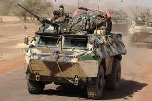 Un convoi de soldats français en direction de Gao, le 7 février 2012 au Mali. © AFP