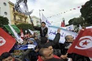 Des partisans du parti islamiste au pouvoir Ennahda manifestent à Tunis le 9 février 2013. © AFP/Fethi Belaid