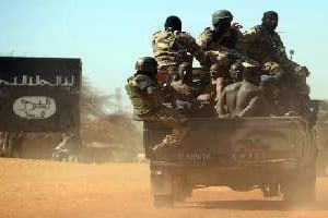 Des islamistes fait prisonniers par des soldats maliens le 8 février 2013 à Gao. © AFP