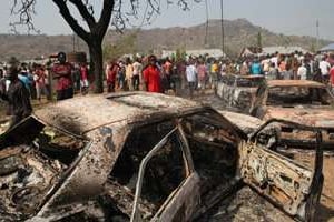 Les traces d’un attentat revendiqué par Boko Haram, près d’Abuja, en décembre 2012. © AFP/Getty Images