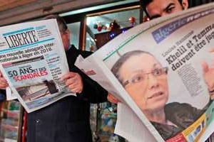 La presse algérienne s’est largement fait écho du scandale de la Sonatrach. © Louizza Ammi pour J.A.