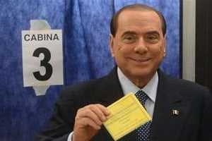 Silvio Berlusconi lors de son vote. © AFP