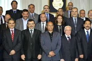 Le président tunisien Moncef Marzouki (C) et le nouveau gouvernement, à Tunis le 13 mars 2013. © AFP