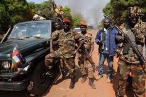 Des rebelles du Séléka près de Darmara, le 10 janvier 2013. © AFP