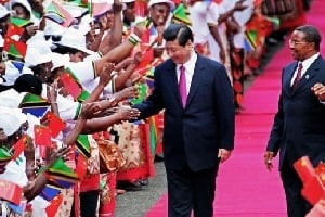 Xi Jinping, le président chinois, arrive à Dar Es Salaam, en Tanzanie, le 24 mars 2013 © John Lukuwi/AFP