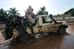 Des rebelles de la Séléka à Bangui, le 28 mars 2013. © AFP/Sia Kambou
