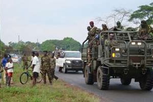 Des rebelles de la Séléka à Berengo, près de Bangui, le 1er avril 2013. © AFP/Patrick Fort