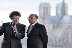 Moncef Marzouki (d) reçu par Jack Lang à l’Institut du Monde arabe à Paris, le 12 avril. © AFP